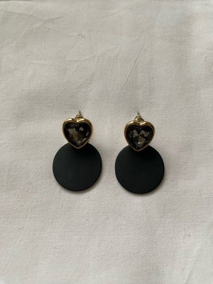 Black gem hearts earrings like new
