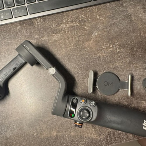 DJI Osmo Mobile 4 gimbal like new