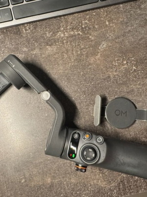 DJI Osmo Mobile 4 gimbal like new
