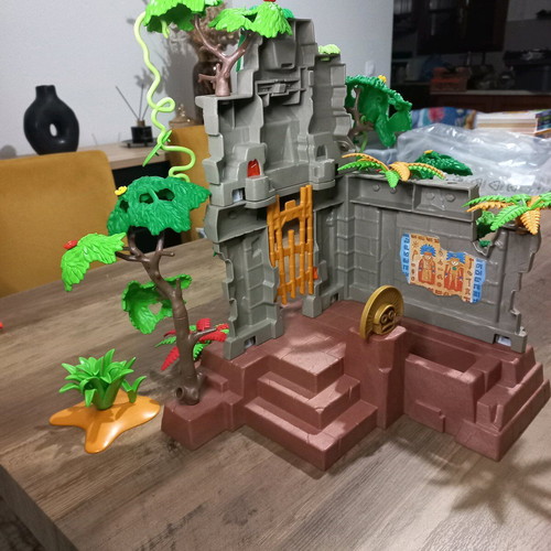 Playmobil 3015 Jungle Temple playset