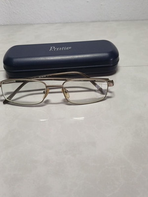 Myopia glasses used with case and cleaning cloth
