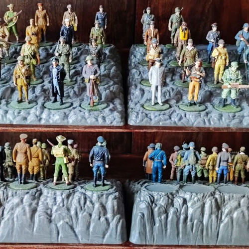World War II Soldier Miniatures Collection like new, 37 pieces with stands and guide