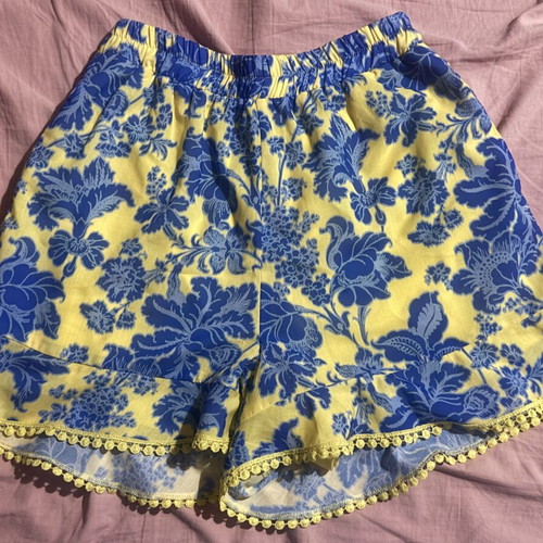 Lynne shorts new, blue and yellow, size 38 medium