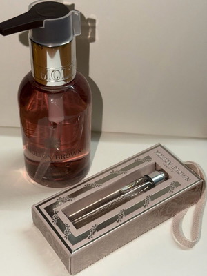 Molton Brown Delicious Rhubarb & Rose set liquid hand wash and eau de parfum new