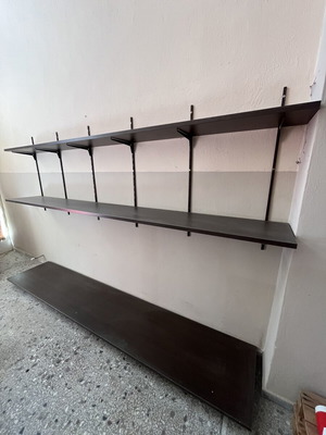 7 wooden professional shelves with brackets