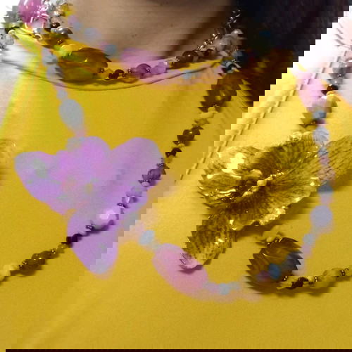 Колие с естествен цвят на орхидея изработено по поръчка