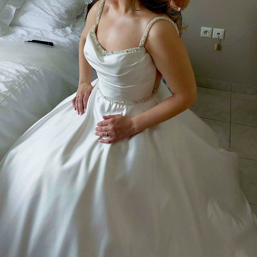 Justin Alexander Satin Wedding Dress like new, size M/L, A-line 44549