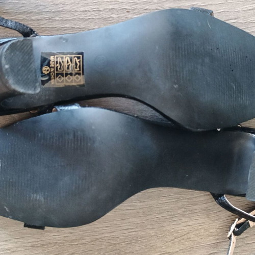 La Bottine Souriante black sandals new, synthetic leather, size 39