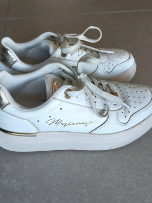 Γυναικεία sneakers Mariamare νούμερο 36 μεταχειρισμένα, λευκά με χρυσές λεπτομέρειες