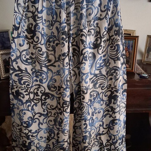 Printed summer pants used, white and blue