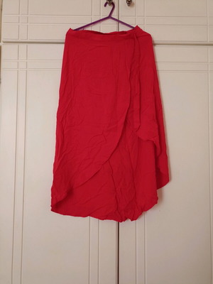 Пола H&M червена нова с копчета