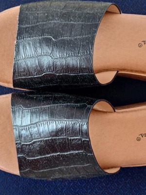 Slippers with double sole like new, size 37, black-tan