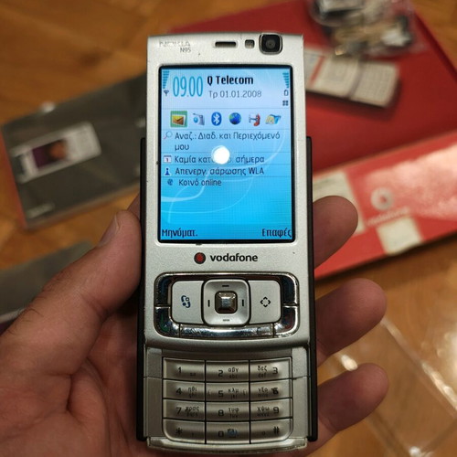 Nokia N95 used with crack and loose cover