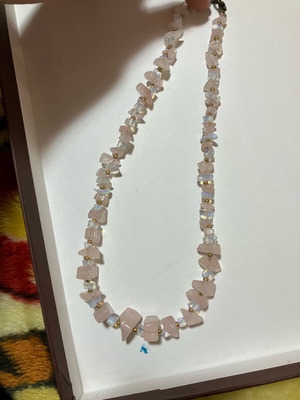 Necklace with pink quartz and moonstone used