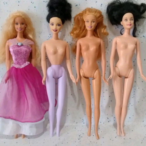 Barbie used, lot of 4 damaged dolls for projects