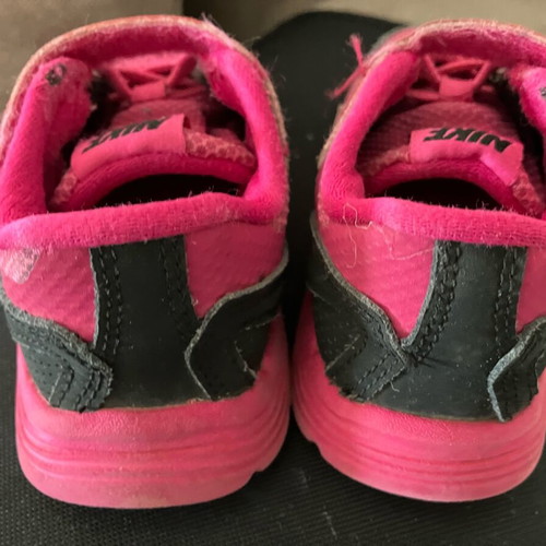 Nike n22 Kids Shoes like new fuchsia and black