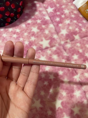 Essence lip pencil χρησιμοποιημένο σε άριστη κατάσταση