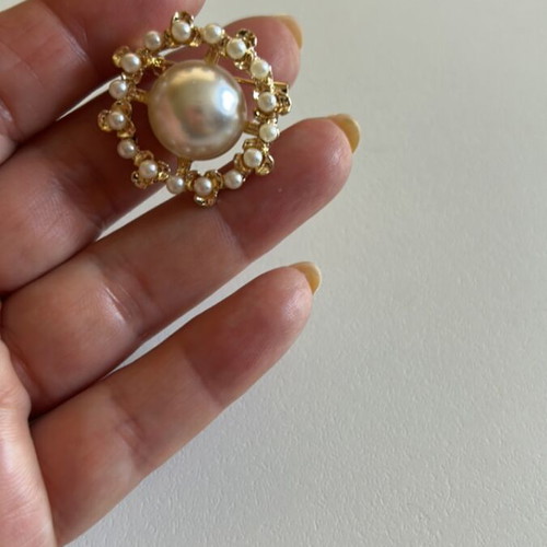 Vintage pearl brooch new condition