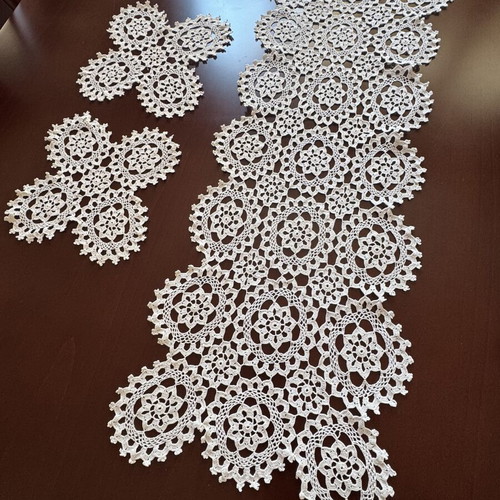 Handmade doily set white, vintage, like new