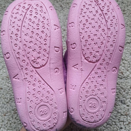 Gezer slippers size 28 like new, pink multicolor