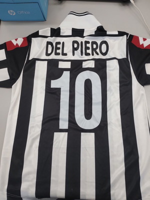 Juventus Del Piero 2001 2002 jersey medium used authentic