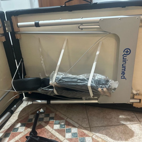 Quirumed Portable Physiotherapy Bed like new with case