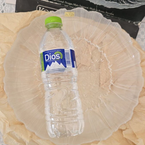 Kosta Boda Linda crystal serving platters, sunflower design, 26 cm