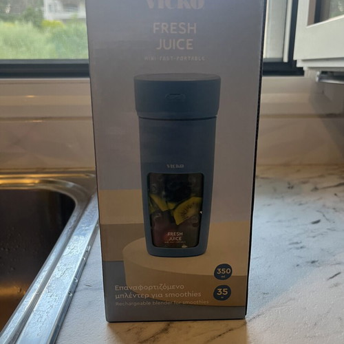 Rechargeable blender for smoothies like new with charging cable and box