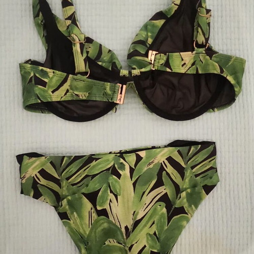 Bluepoint bikini used, black and green, top L bottom M