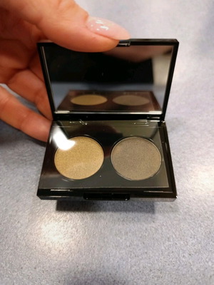 Double Velvet eyeshadow palette Korres in oil new