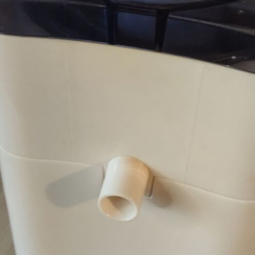 Avec Original Fruit and Vegetable Juicer white, new, Model GS-330