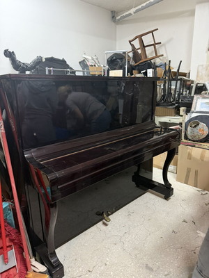 Πιάνο KREUTZER KE-503 όρθιο ακουστικό, σκούρο μαόνι με γυαλιστερό φινίρισμα