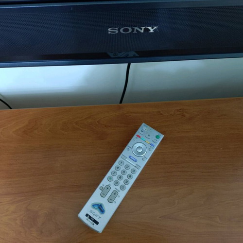 Sony Bravia 40" TV used with wall mount up to 55"