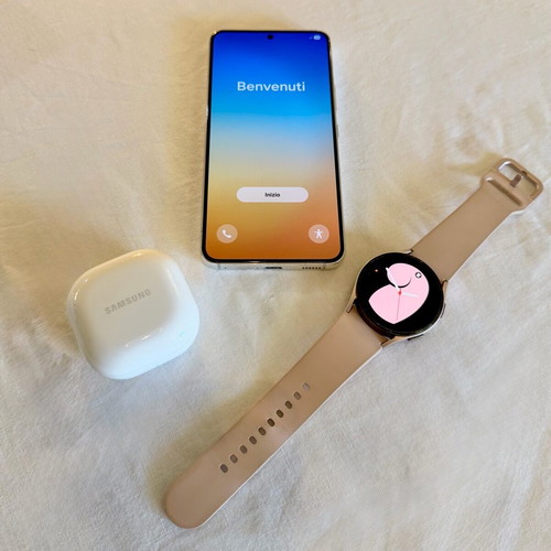 Samsung Galaxy S22 256GB used with Galaxy Watch 4 and Galaxy Buds2