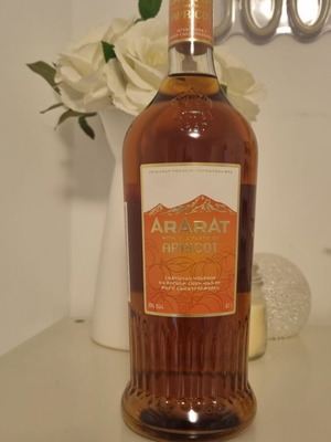 Ararat Apricot σφραγισμένο 0.7L αυθεντικό