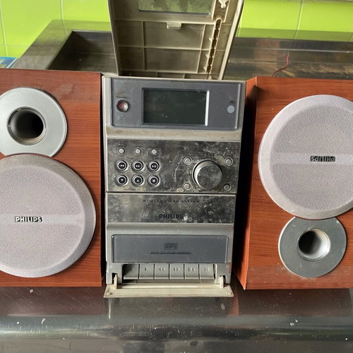Phillips stereo system used, MP3 micro-hifi system