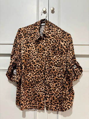 Zara animal print shirt new, size XS