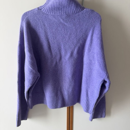 Zara lilac sweater, size M