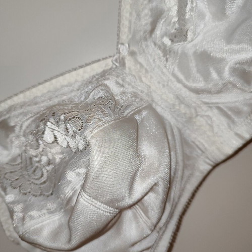 Triumph Claudette 104 N bra size 95D, white, lace details