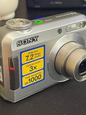 Sony Cybershot DSC-S650 Compact Vintage Digital Camera like new