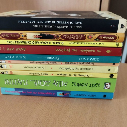 Children and Young Adult Literature Pack of 10 Books Like New