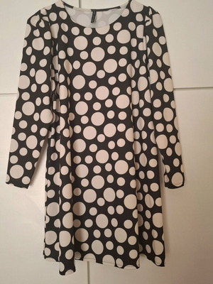 Black and white winter midi dress like new