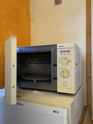 Laden Microwave Oven used