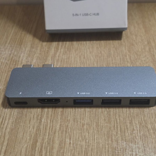 Multifunctional 5-in-1 USB-C hub docking station new