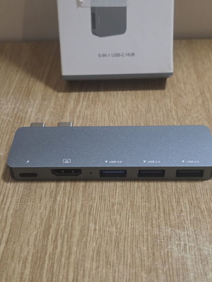 Multifunctional 5-in-1 USB-C hub docking station new