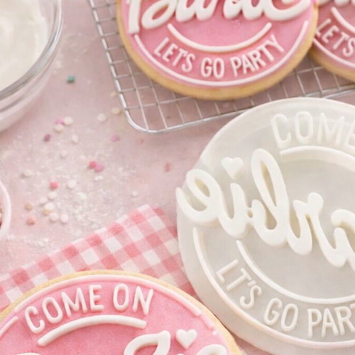 Barbie 4-piece cookie cutter set and 8cm Barbie cookie stamp made to order