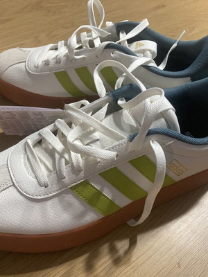 Adidas casual shoes size 43.5, white