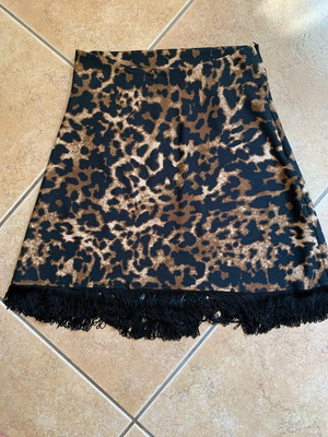 Skirt slightly above knee size L like new, black and brown