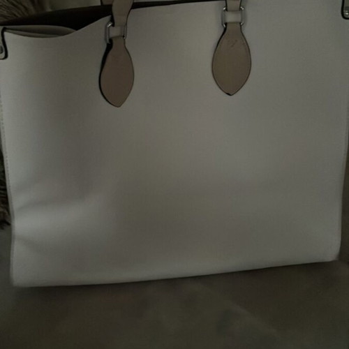 Big chic shoulder bag like new, spacious and versatile