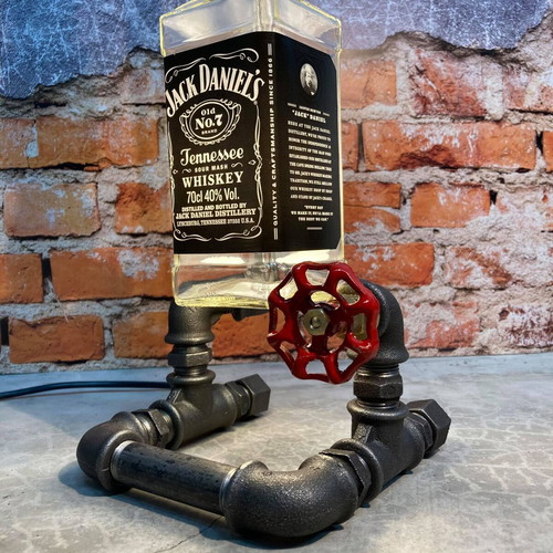 Φωτιστικό γραφείου Jack Daniel's βιομηχανικού στυλ από σιδερένιους σωλήνες